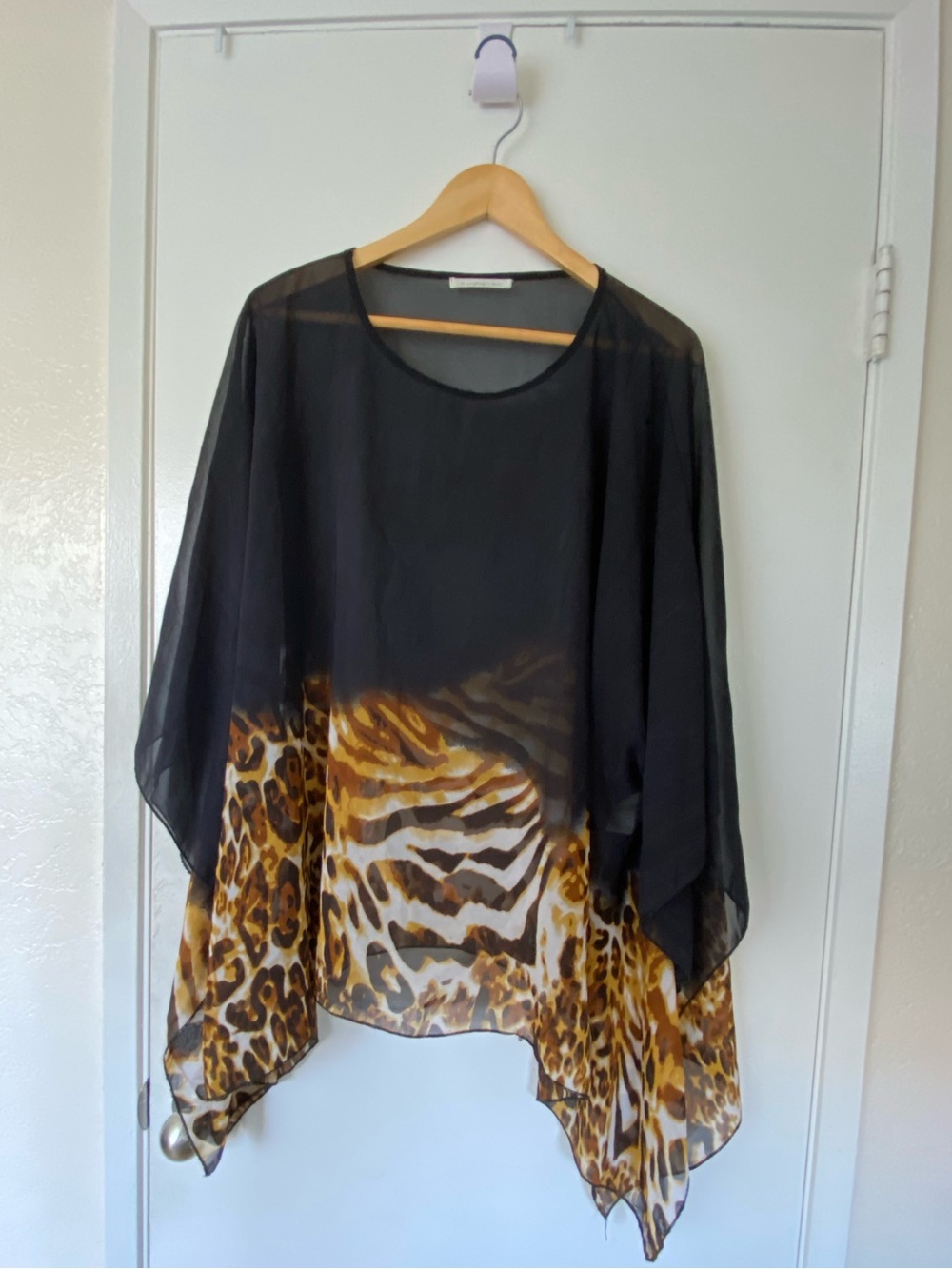 DO EVERYTHING IN LOVE Black Animal Print Gradient Chiffon Tunic Kaftan